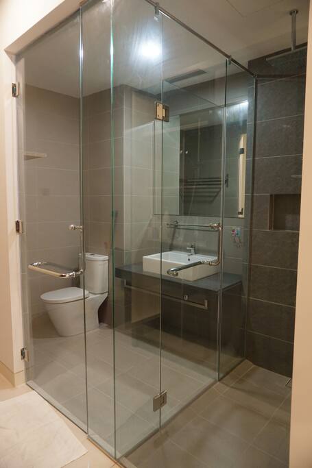 clean and tidy bathroom