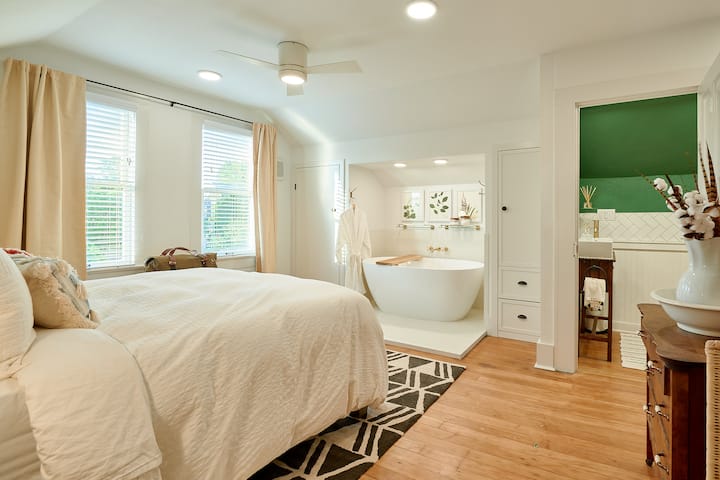 Banja e dytë është ngjitur.