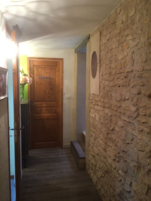Couloir desservant les chambres Lys et Lavande et leur salle de bain