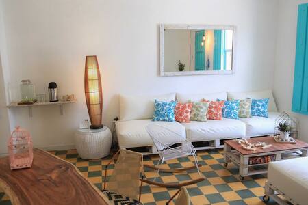 Private Room #2 in a Colonial House