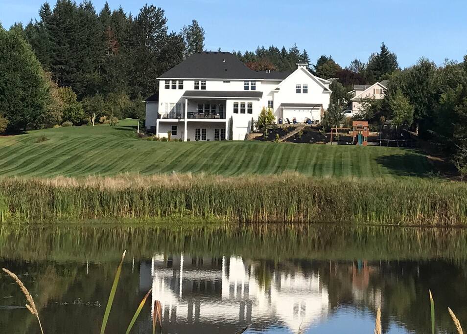 Room to roam. Guest house is located in the upper right hand corner. Wait until you see the view from the house across the lake!