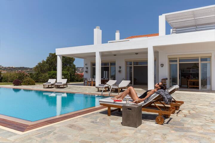 Belvedere Beachfront Villa in Rhodes gallery image 3