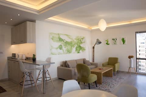 1BD Slick Clemenceau - Power 24/7 + Balcony