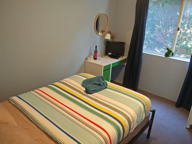 Private Room w/ Lock - Close to Airport,City,Train