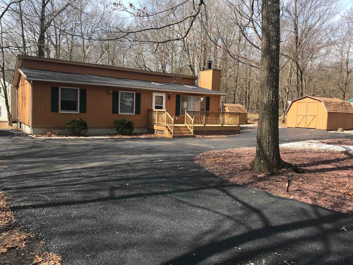Beautiful Pocono Ranch a 4 Season Getaway! Houses for Rent in