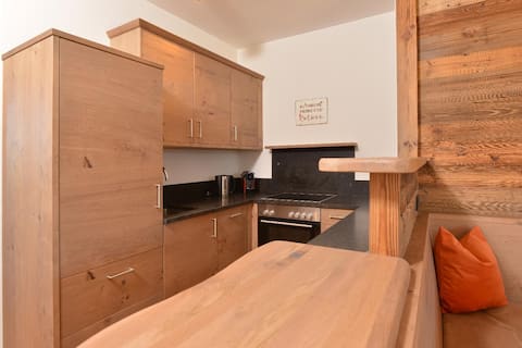 Top Airbnb: Big Apartment surrounded by meadows +mountain view in Leopoldskroner Moos