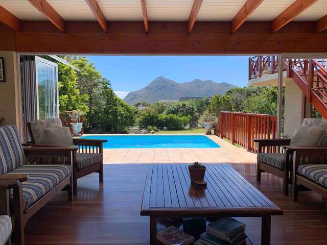 Large FamilyHome,Noordhoek,CapeTown gallery image 2