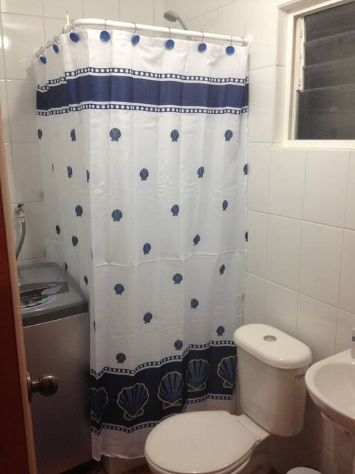 Baño con Lavadora Automática