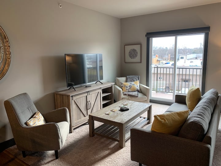 *Private Apartment With Balcony | W/d Inside Apt* - Lexington, KY