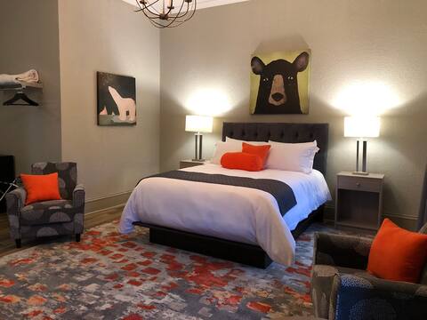 Sleepy Man Hotel (room 4)