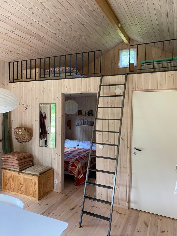 À l'intérieur de la petite maison Ladan.