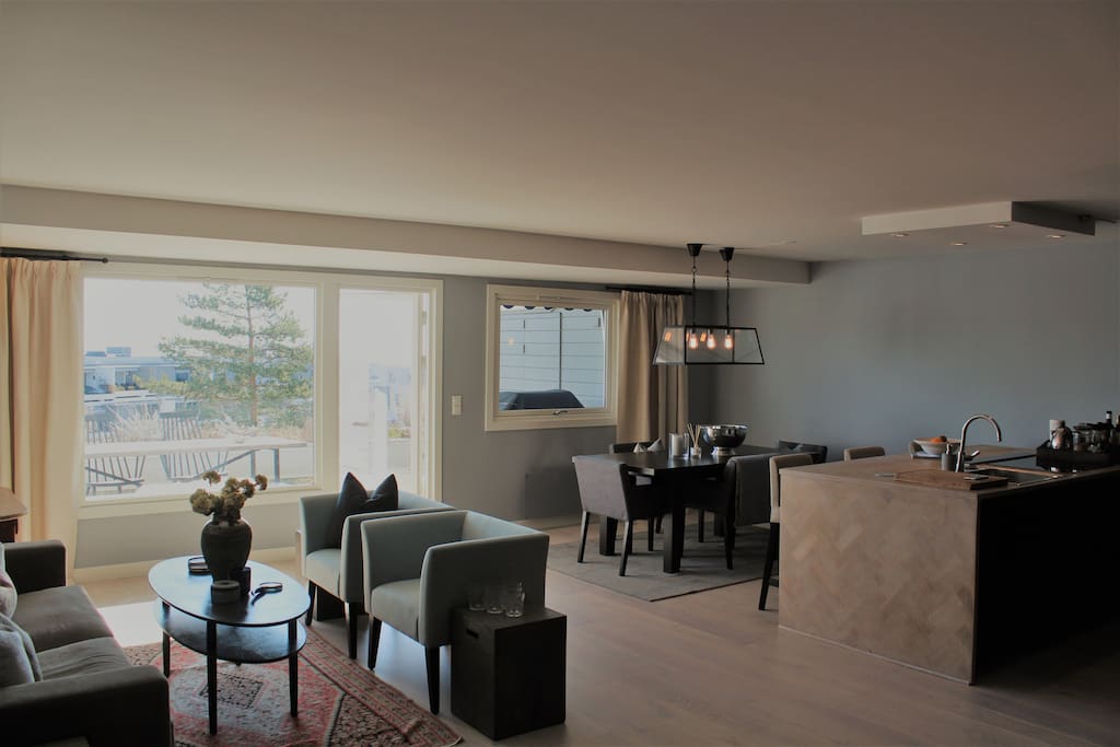 Living room With dinner table and lounge.