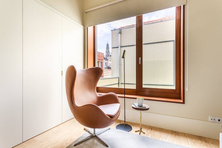 Grand Duplex Hist. Centre Balcony and AirCon gallery image 4