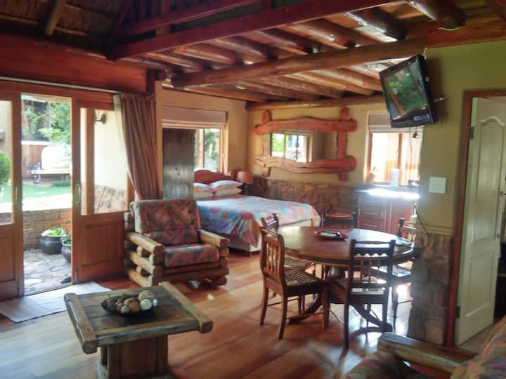 Ibis Thatch Cottage - Pretoria (South Africa)