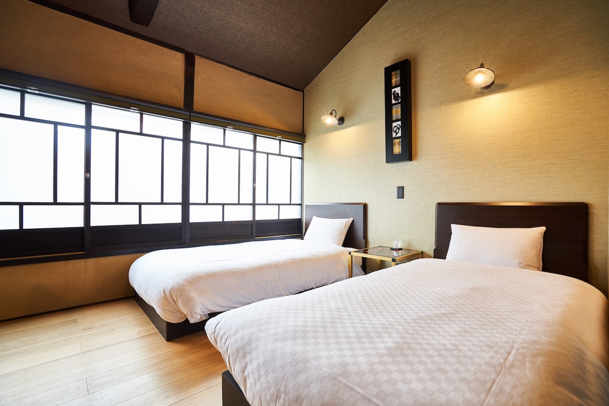 Kati 2/dhomë gjumi (2)/2 krevate tek