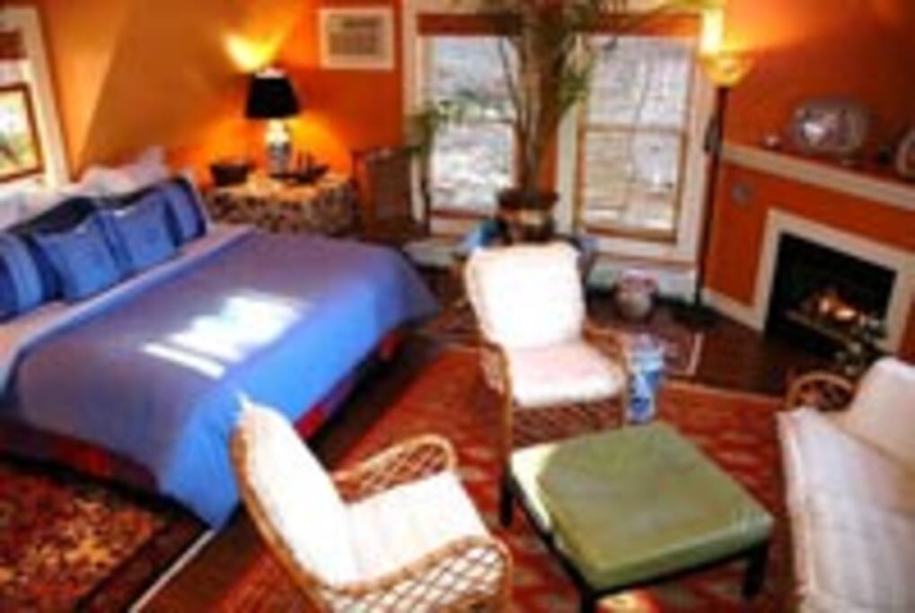 New York Room, King bed, fireplace, double jetted tub