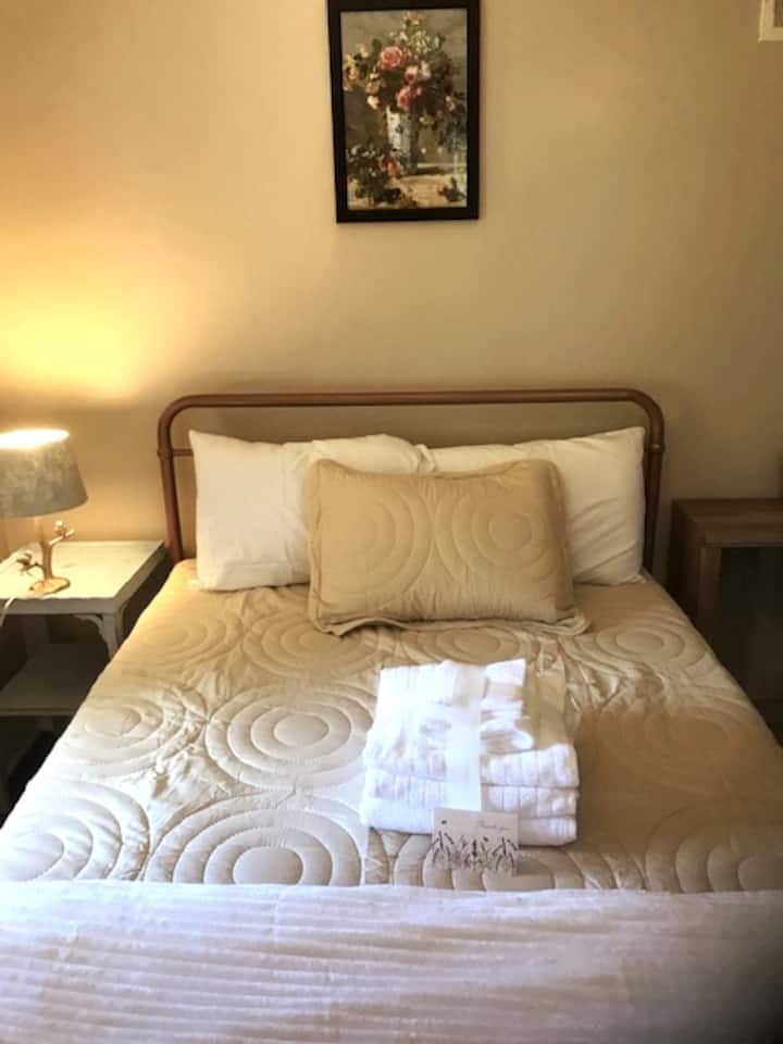 Full size bed