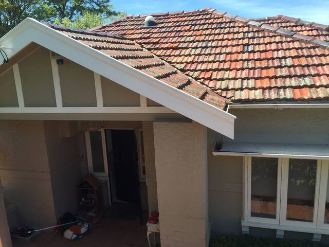 Between Bondi beach and Sydney harbour gallery image 3