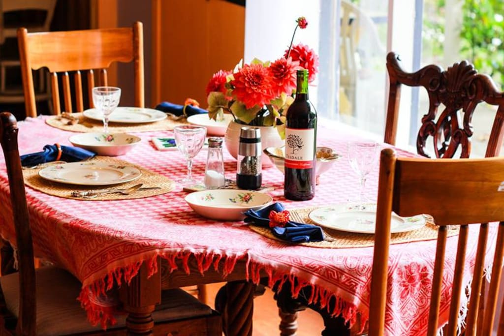Dinner, included in room price...local foods, home-cooked, fresh bread, salads, desserts, soups...