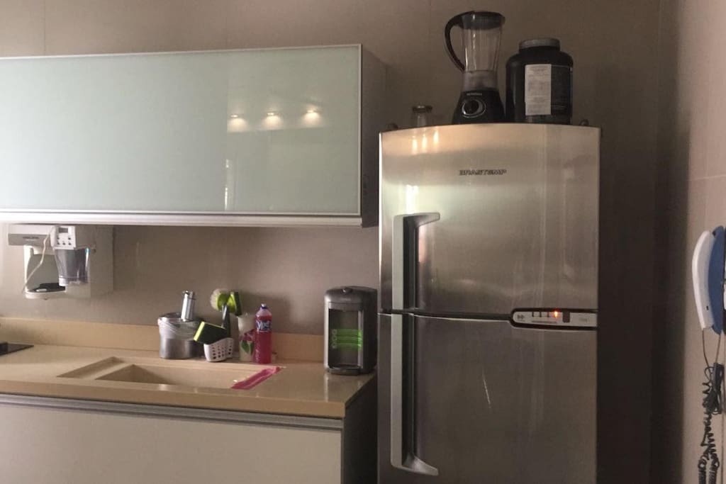 Kitchen Sink & Fridge