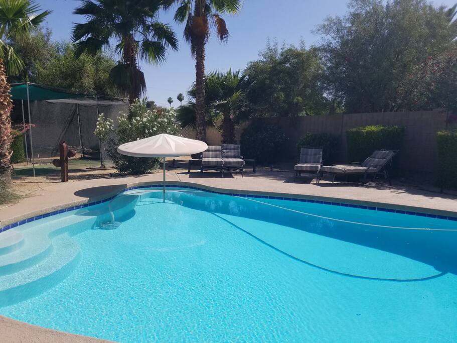 Sparkling Pool & putt n pitch