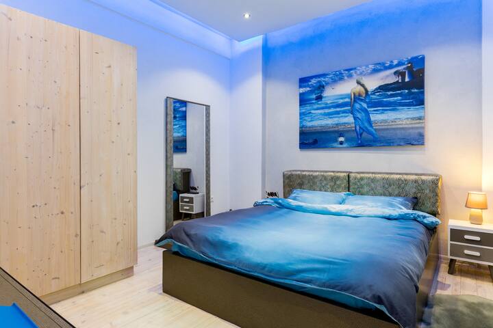 Down Town Blue studio,5 min. from White Tower