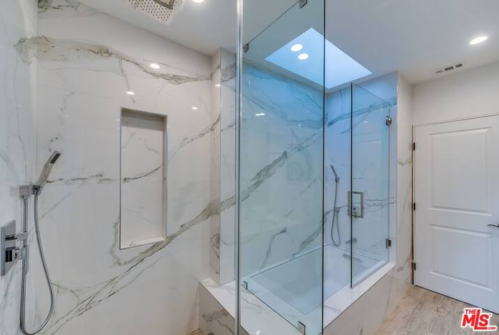 The Olympic Onyx Villa gallery image 2