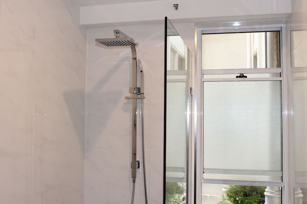 The best shower in all of Darlinghurst.