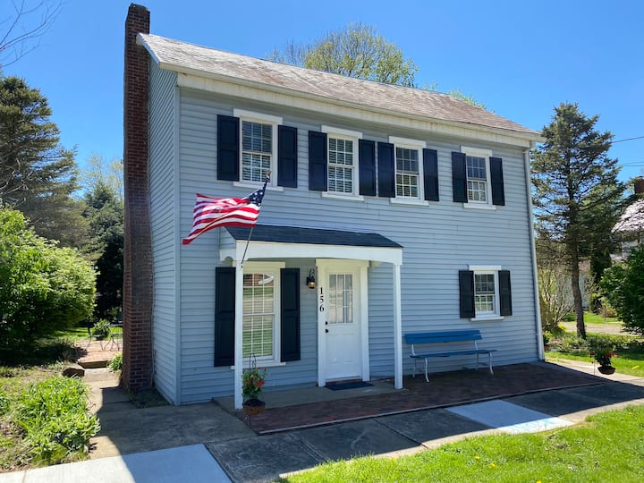 Vintage Crooked Little Blue House (1800s) Houses for Rent in Bolivar