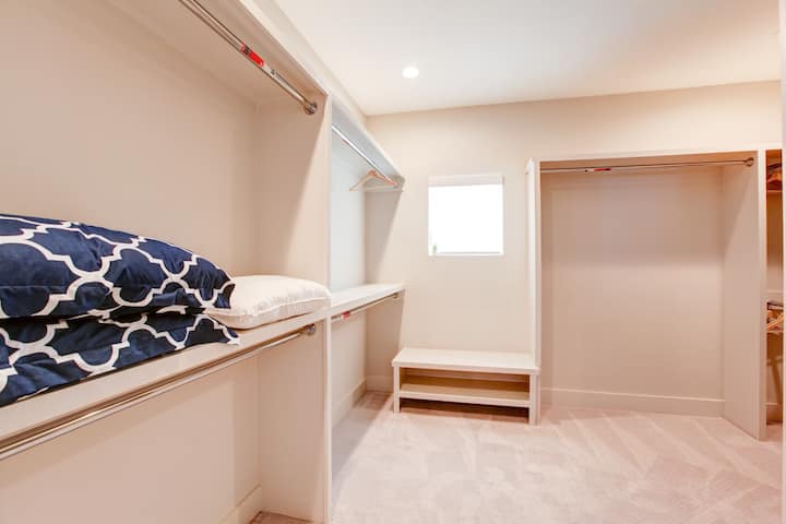 主卧步入式衣橱