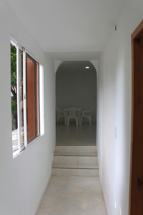 Tres habitaciones, sala comedor, 2 baños, cocina.