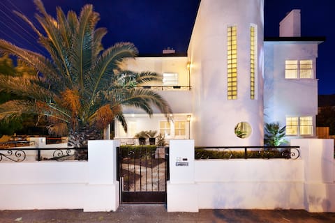 Art Deco elegance (apartment one - upstairs)