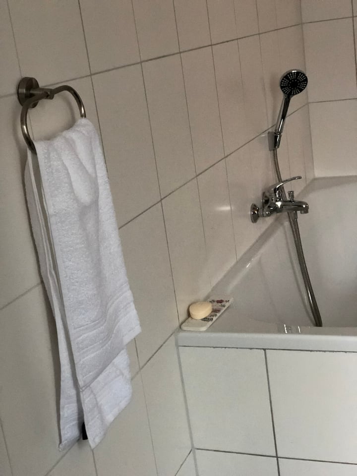 Private Double Room - Flörsheim near Frankfurt