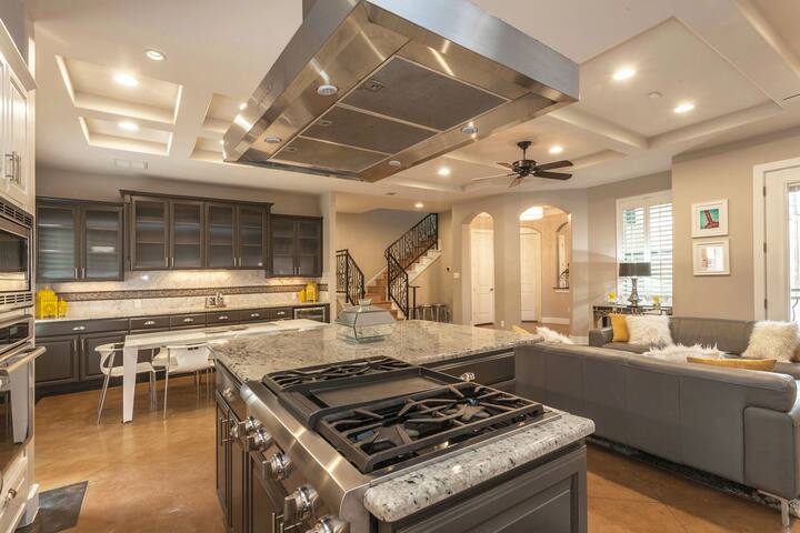Gorgeous & Spacious in Downtown East Austin (NB) gallery image 4