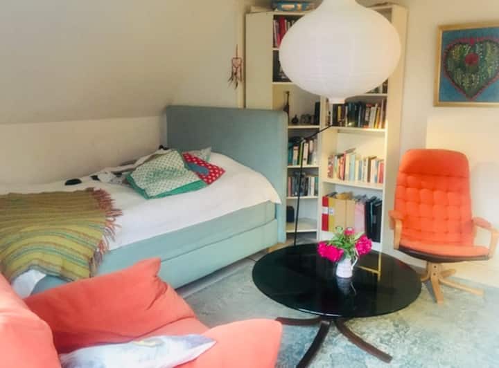 מיטת קווין סייז 140 ס"מ. 