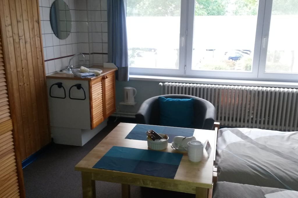 Sinc, waterheather, laptopfriendly workingplace, coffee and theefacilities