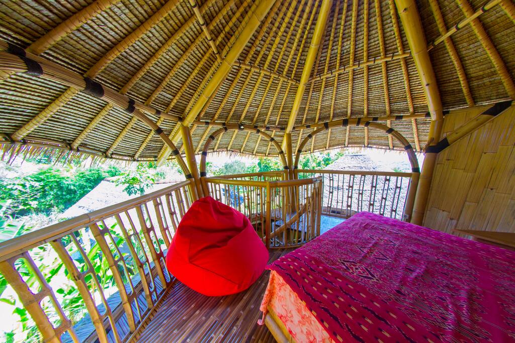 Second floor with daybed