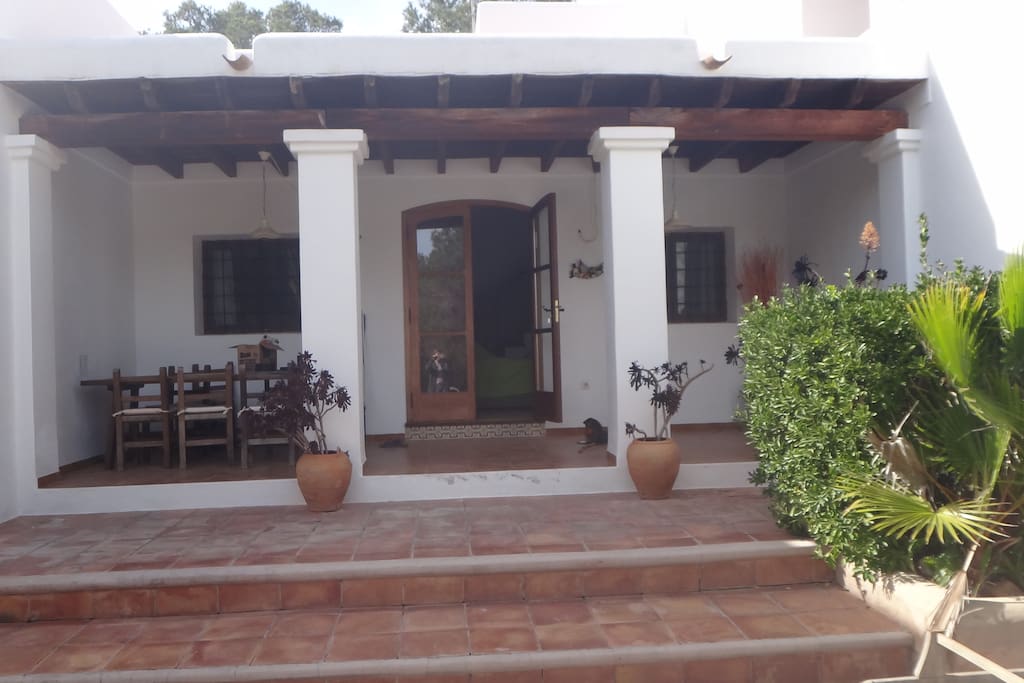 Portico con tavolo