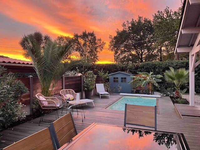 Maison familiale avec grande terrasse et piscine