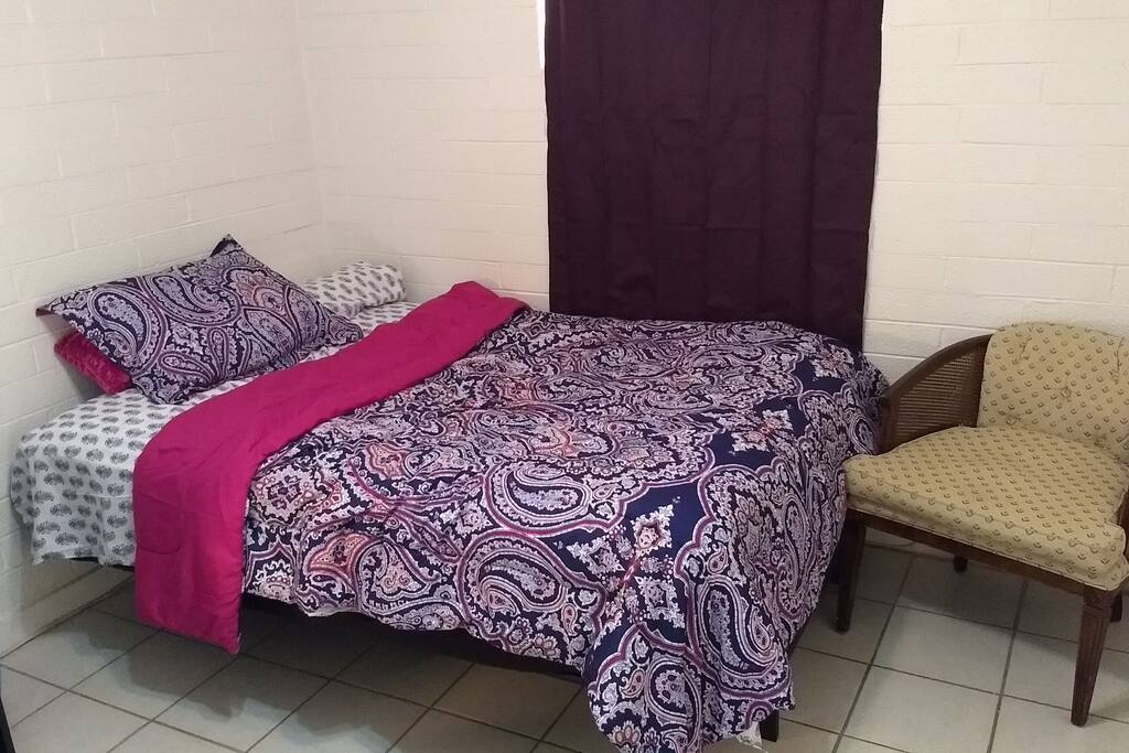 Full size bed