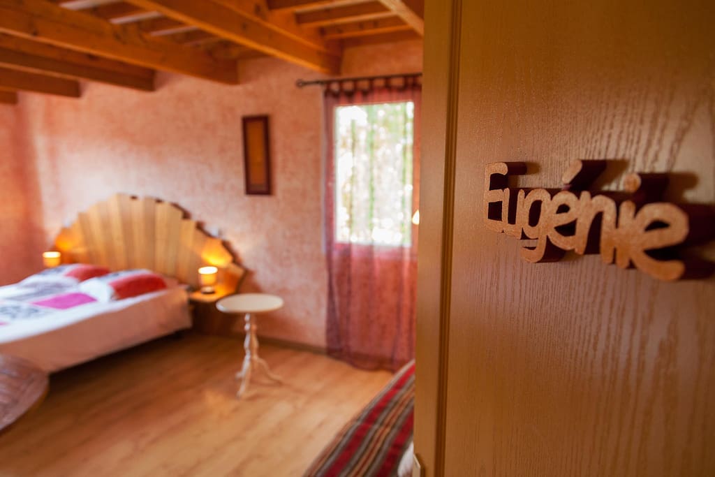 http://chambresdhotes-beaujolais.com/
La chambre Eugénie