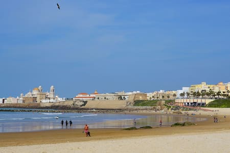 Habitación perfectamente ubicada a 400m de playa