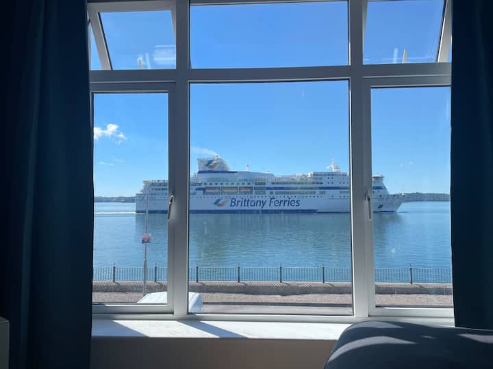 Harbour View Luxury 2bdrm Retreat in Heart of Cobh Condominiums for