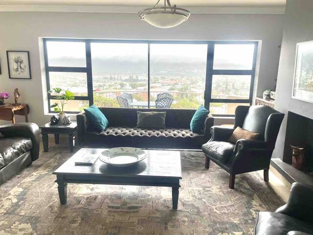 Fish Hoek Mountainside home with panoramic views gallery image 2