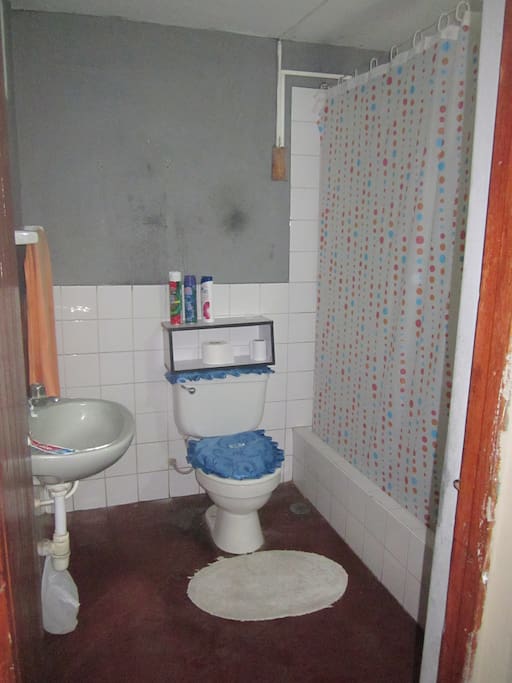 BAÑO COMPARTIDO