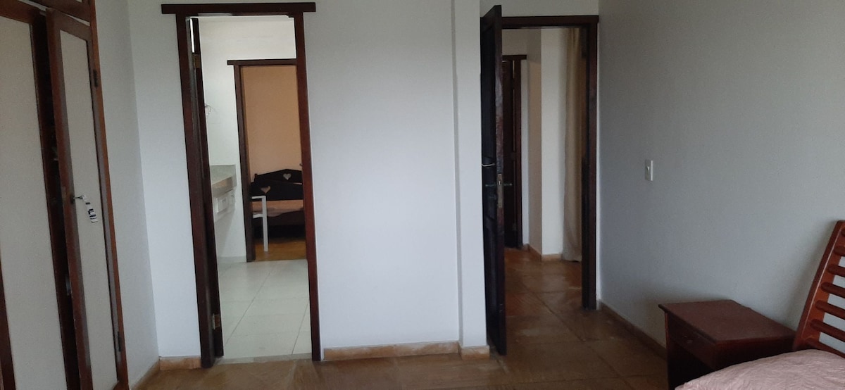 Salle de bain canadienne... dispose d'une salle de bains privative 3 et 4