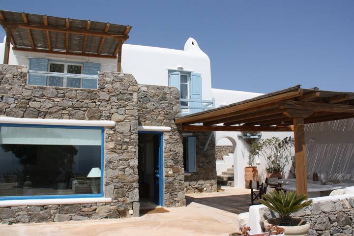 Notias Villas-Luxury 5 Bedroom villa 10min to town gallery image 3