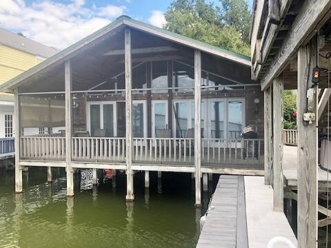 The Boat House on Lake Dora - Downtown Waterfront