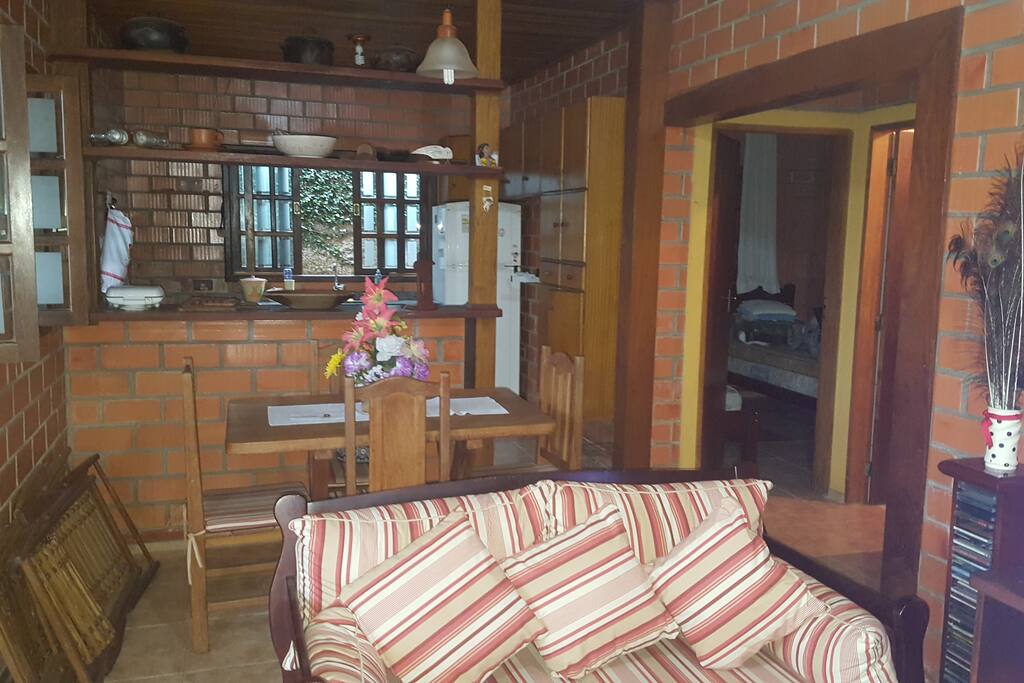Visão geral pela entrada da porta da sala