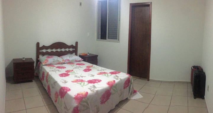 Dormitorio 1 - Suite con cama doble y armario